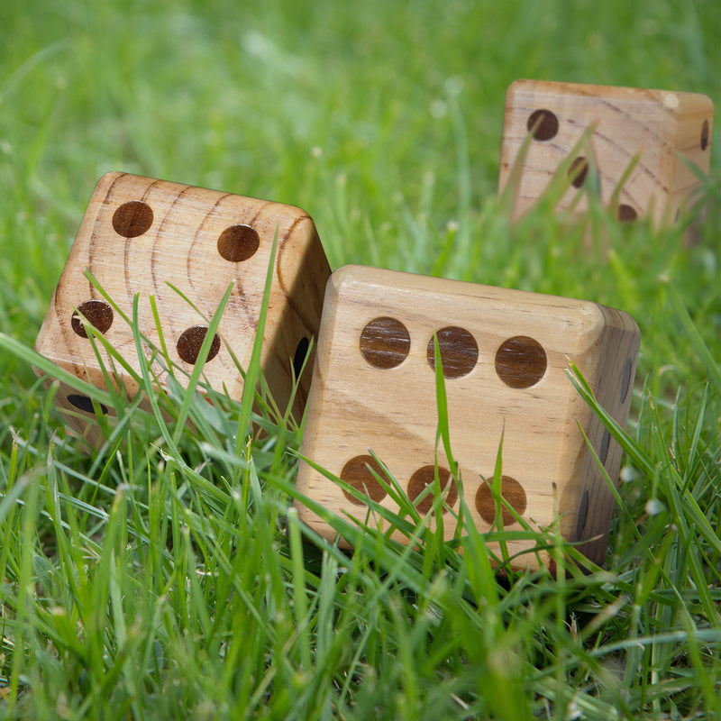 Trends 122282 Wooden Yard Dice Game – Feature
