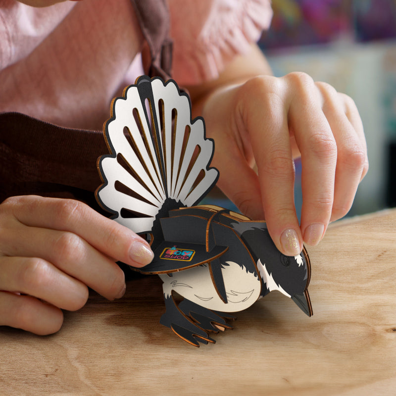 Trends 124050 BRANDCRAFT Fantail Wooden Model – Feature