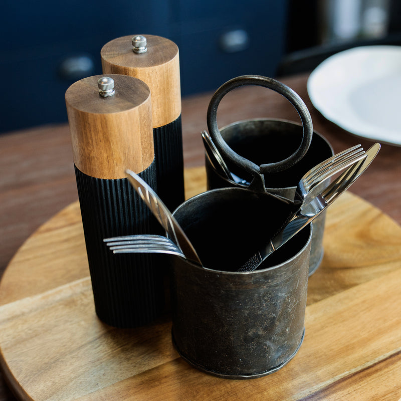 Trends 127829 Keepsake Noir Salt and Pepper Grinders – Feature